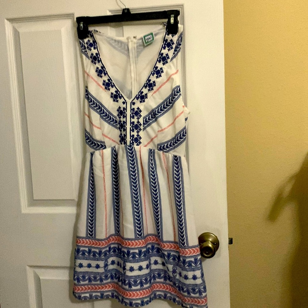 Pretty dress didn’t fit me! Size small